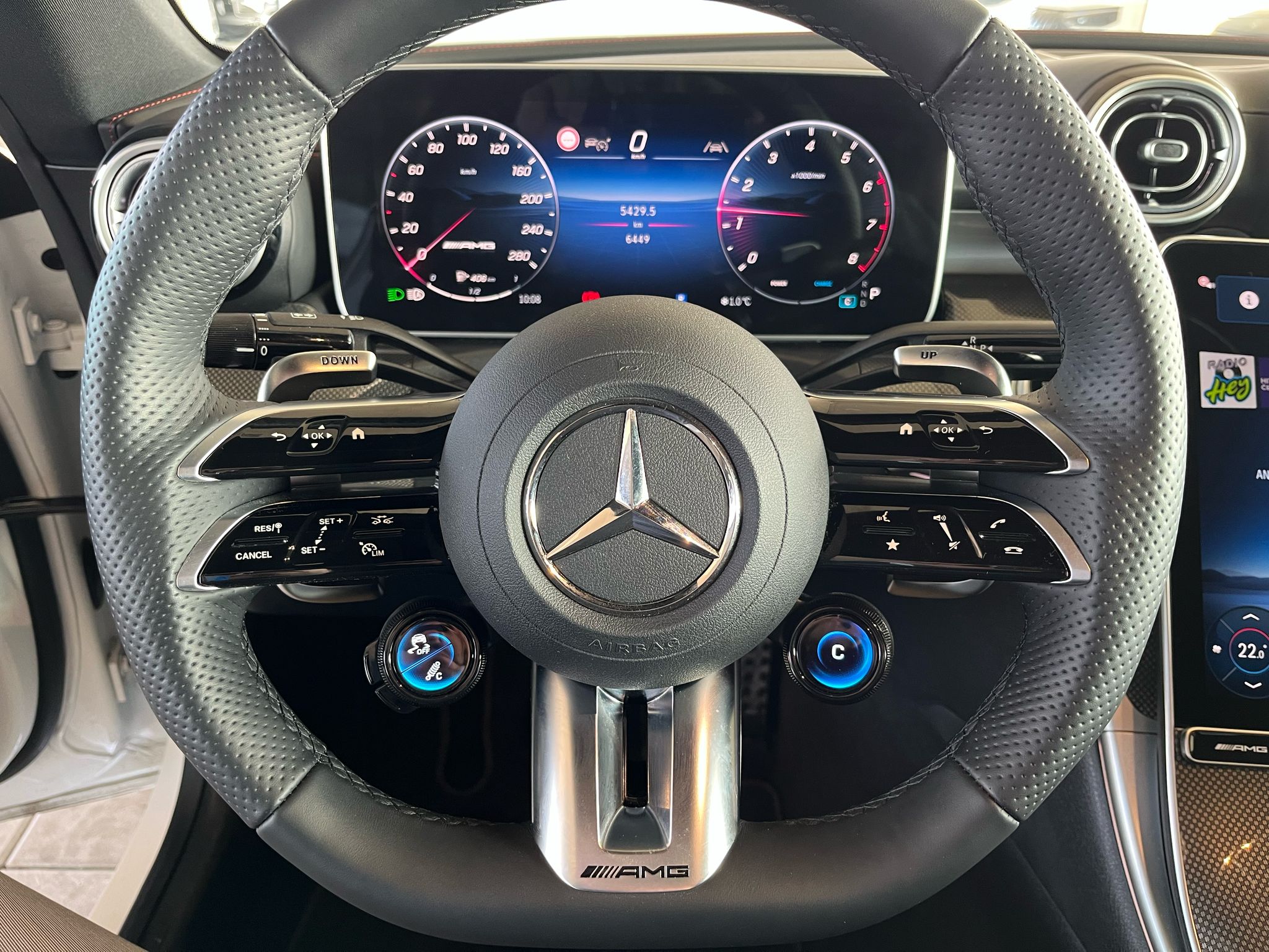 MERCEDES CLE COUPÉ 53 AMG 4MATIC | skladem | nový model | sportovní benzínové coupé | české předváděcí auto | bílá metalíza | černá alcantara | perfektní výbava | VIP sleva | nákup online | AUTOiBUY.com